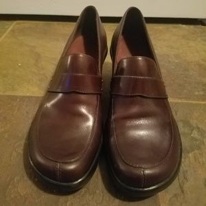 Clark's brown shoe